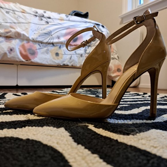 Vince Camuto Nude Patent Leather Heels size 6 - Picture 1 of 4